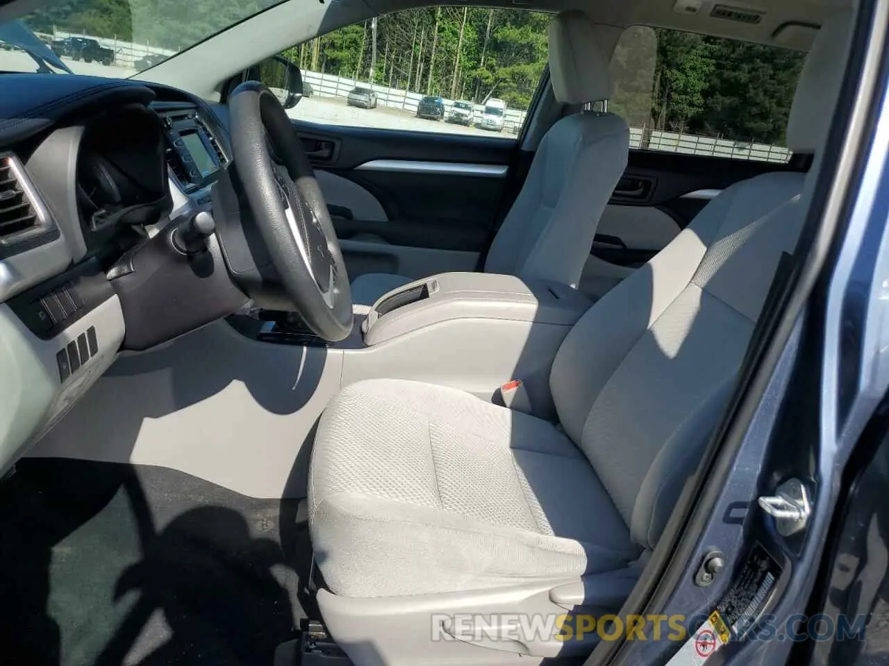 7 fotografías del automóvil dañado 5TDBZRFH2KS940185 TOYOTA HIGHLANDER 2019