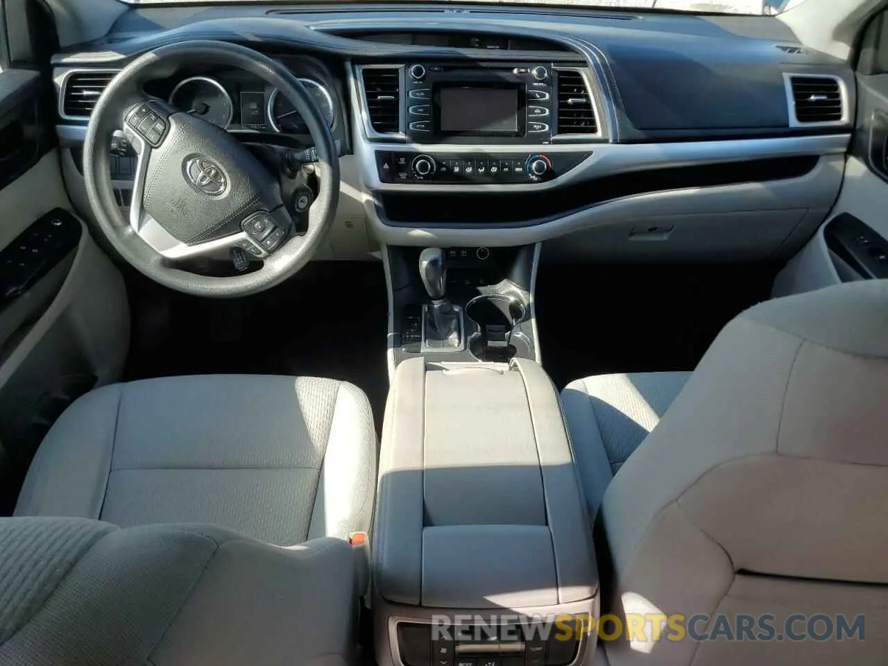 8 fotografías del automóvil dañado 5TDBZRFH2KS940185 TOYOTA HIGHLANDER 2019