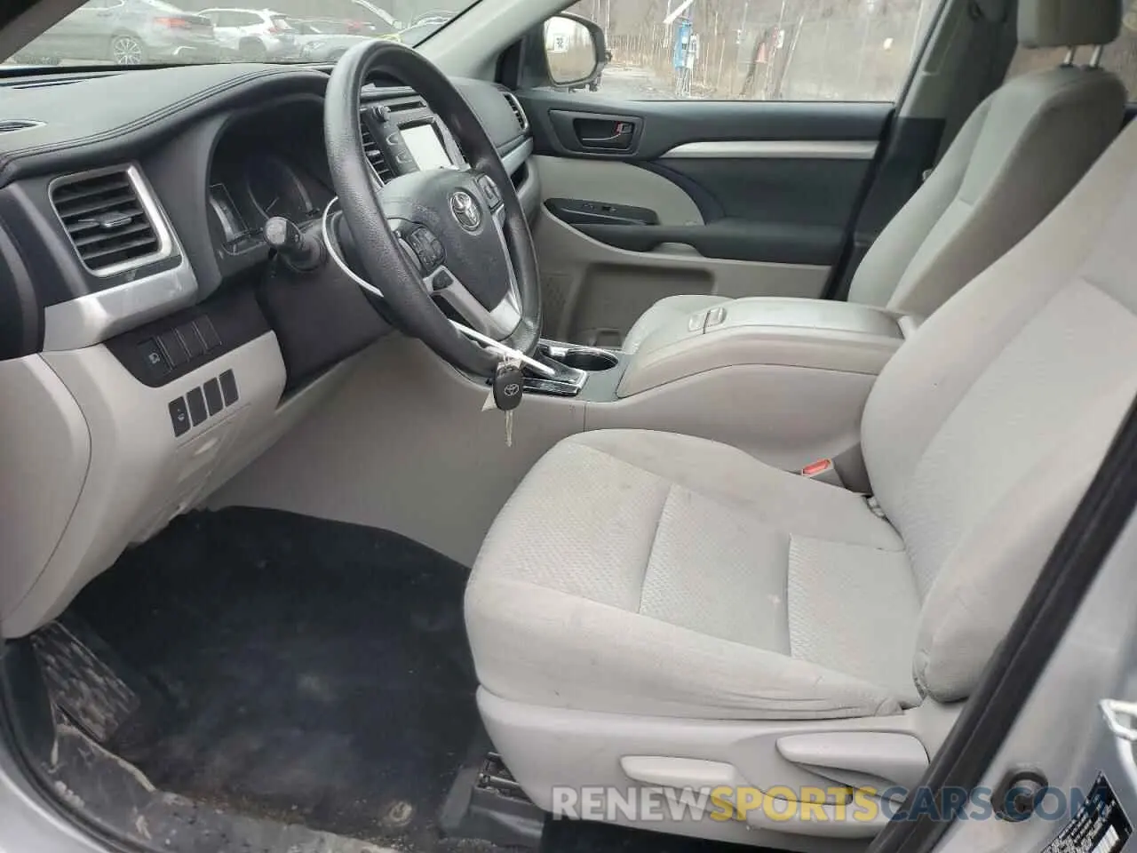 7 fotografías del automóvil dañado 5TDBZRFH2KS993873 TOYOTA HIGHLANDER 2019