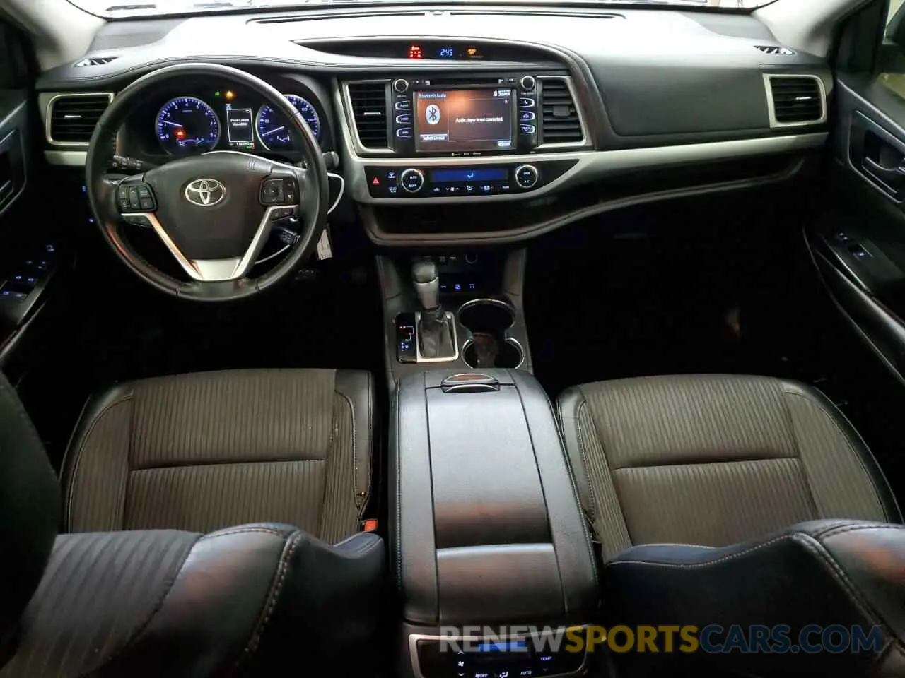 8 fotografías del automóvil dañado 5TDBZRFH3KS913769 TOYOTA HIGHLANDER 2019