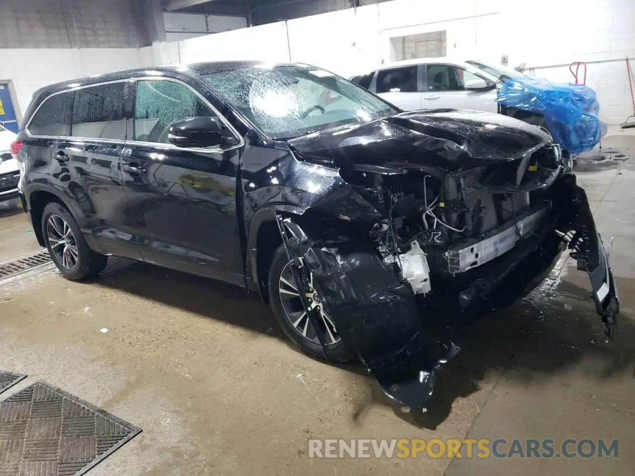 4 fotografías del automóvil dañado 5TDBZRFH3KS963541 TOYOTA HIGHLANDER 2019