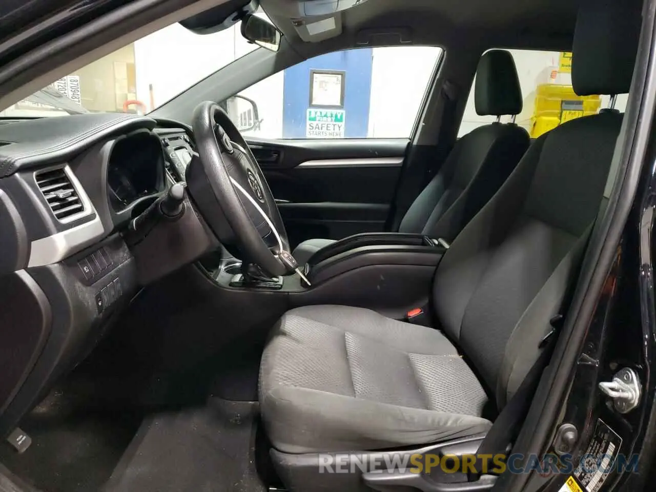 7 fotografías del automóvil dañado 5TDBZRFH3KS963541 TOYOTA HIGHLANDER 2019