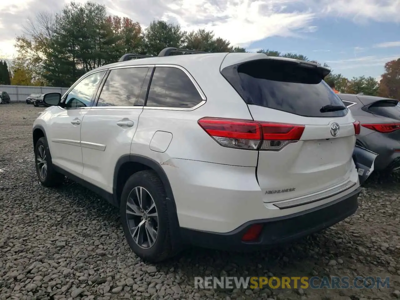 3 fotografías del automóvil dañado 5TDBZRFH3KS987919 TOYOTA HIGHLANDER 2019