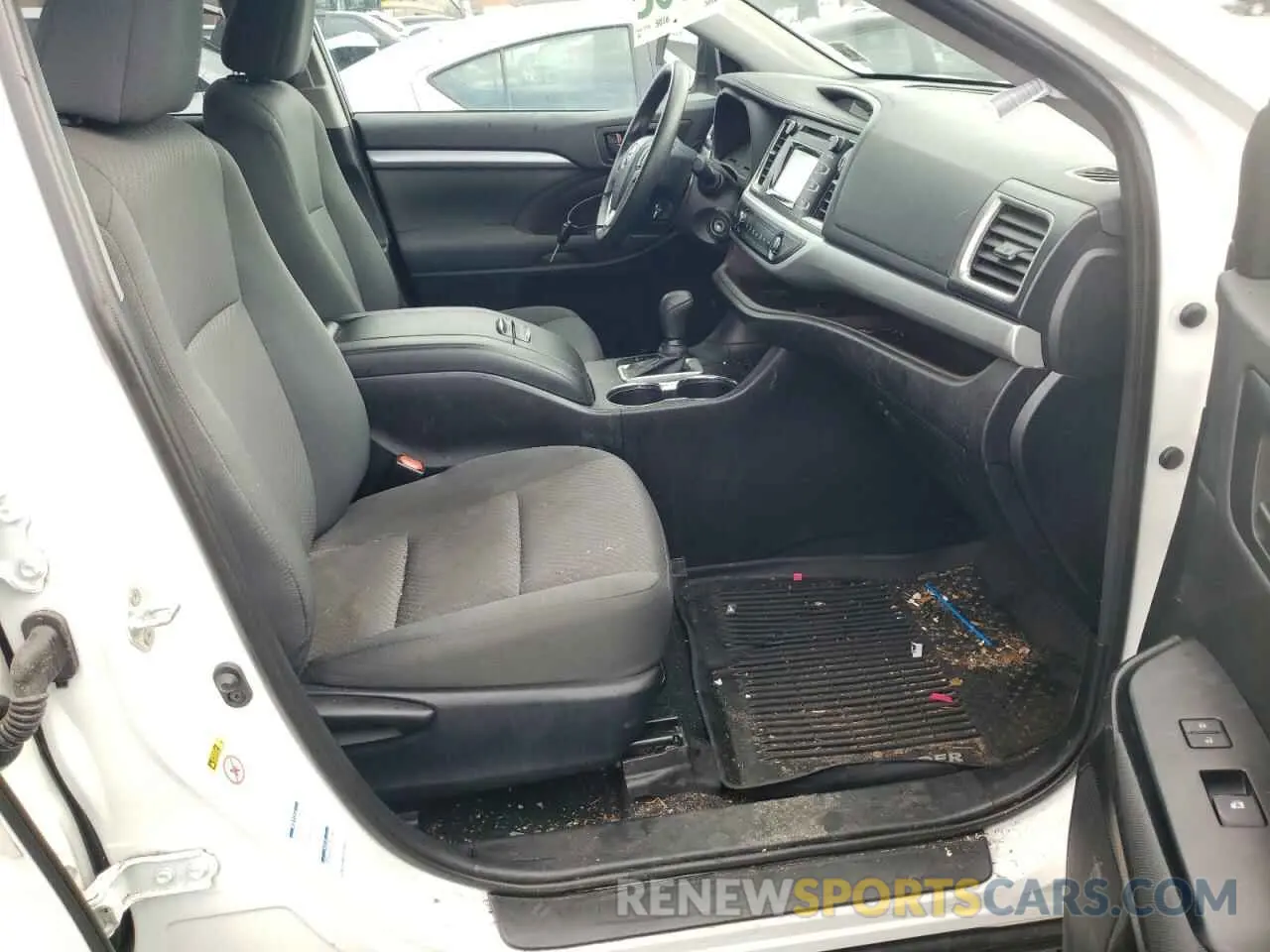 5 fotografías del automóvil dañado 5TDBZRFH3KS987919 TOYOTA HIGHLANDER 2019