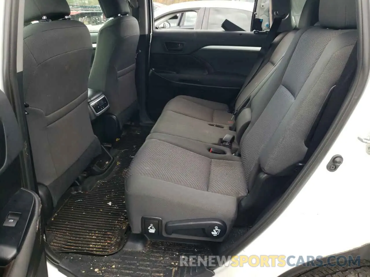 6 fotografías del automóvil dañado 5TDBZRFH3KS987919 TOYOTA HIGHLANDER 2019