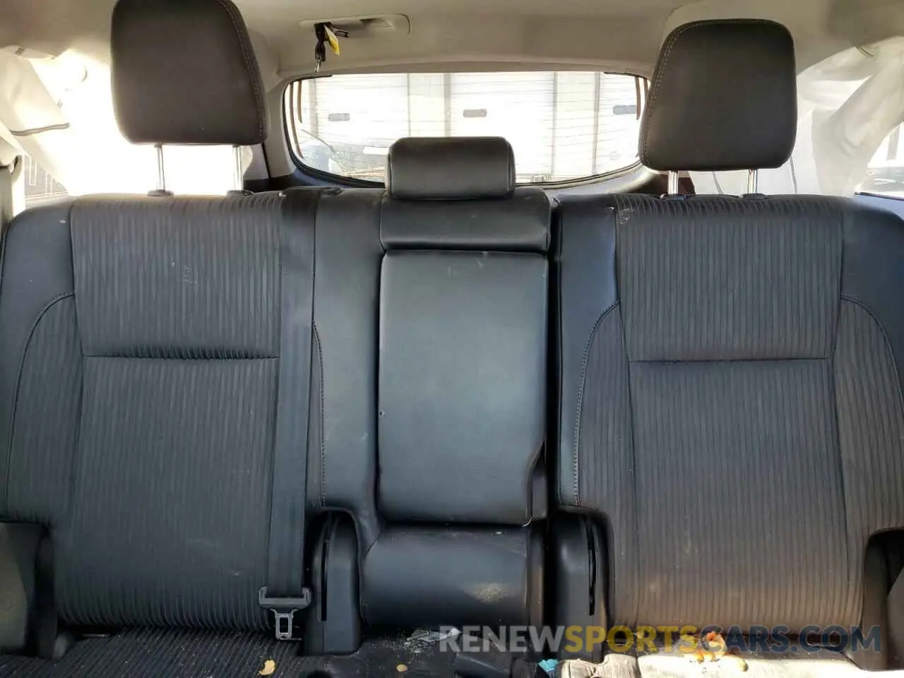 10 fotografías del automóvil dañado 5TDBZRFH4KS919841 TOYOTA HIGHLANDER 2019