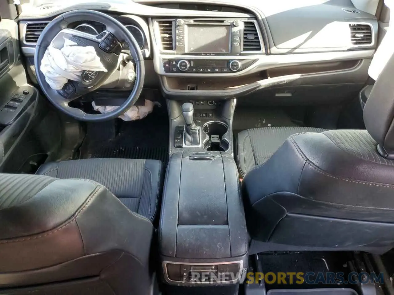 8 fotografías del automóvil dañado 5TDBZRFH4KS919841 TOYOTA HIGHLANDER 2019