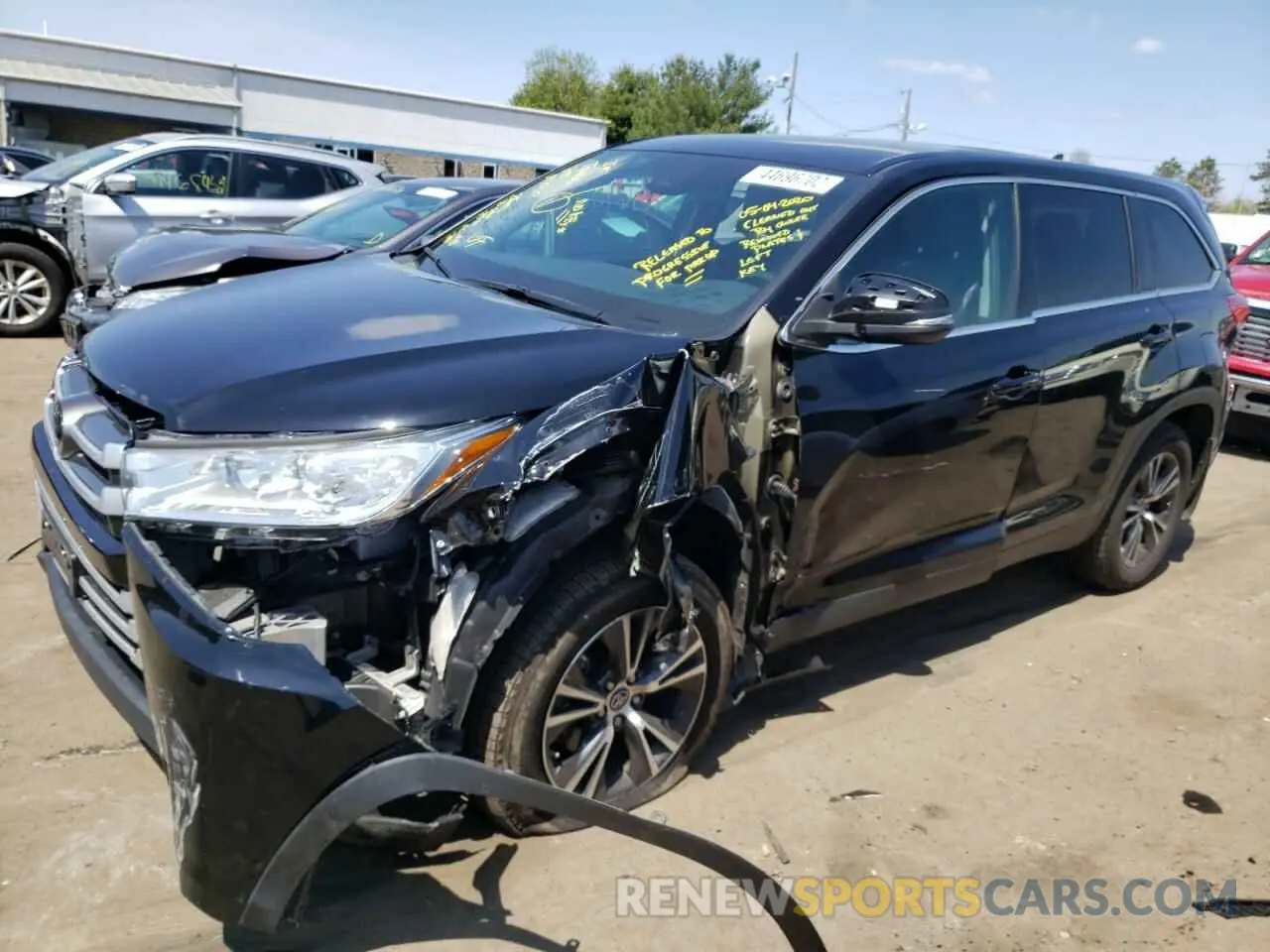 2 fotografías del automóvil dañado 5TDBZRFH4KS992739 TOYOTA HIGHLANDER 2019