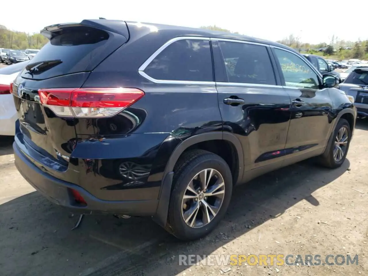 4 fotografías del automóvil dañado 5TDBZRFH4KS992739 TOYOTA HIGHLANDER 2019