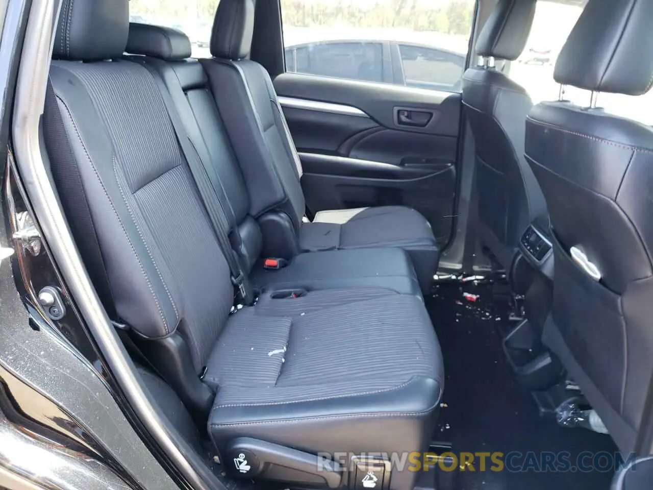 6 fotografías del automóvil dañado 5TDBZRFH4KS992739 TOYOTA HIGHLANDER 2019