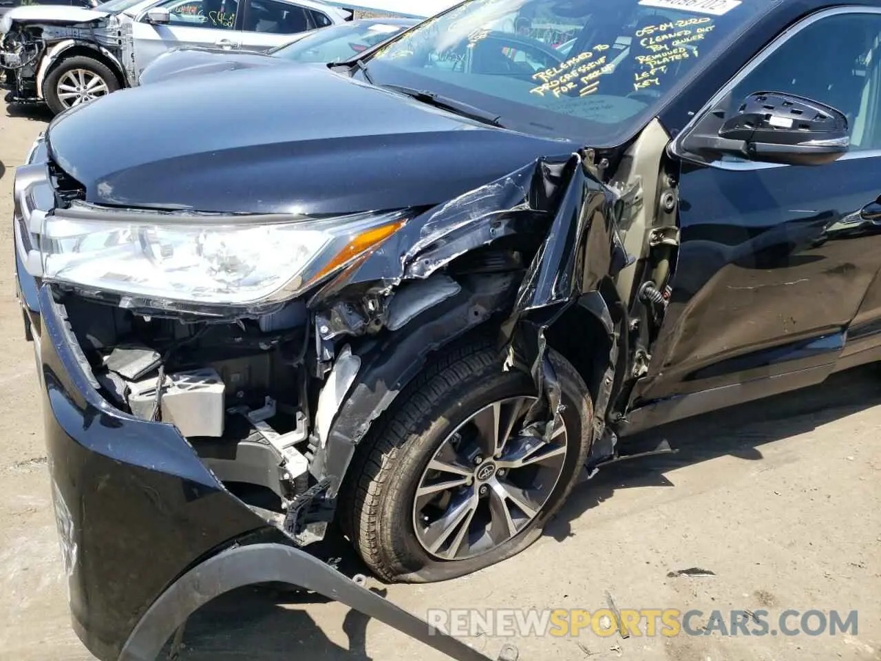 9 fotografías del automóvil dañado 5TDBZRFH4KS992739 TOYOTA HIGHLANDER 2019