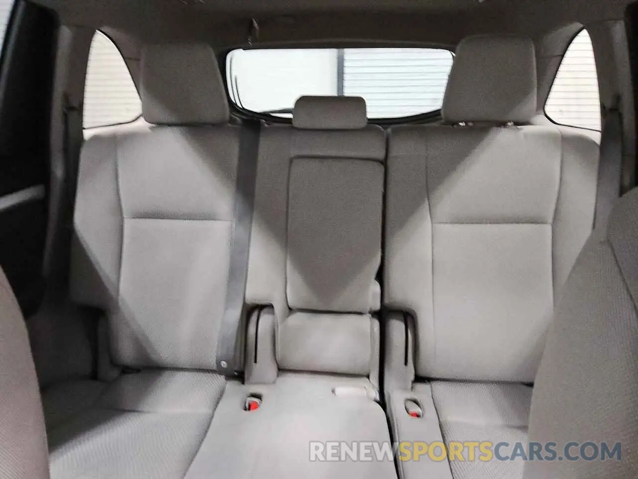 10 fotografías del automóvil dañado 5TDBZRFH4KS995995 TOYOTA HIGHLANDER 2019