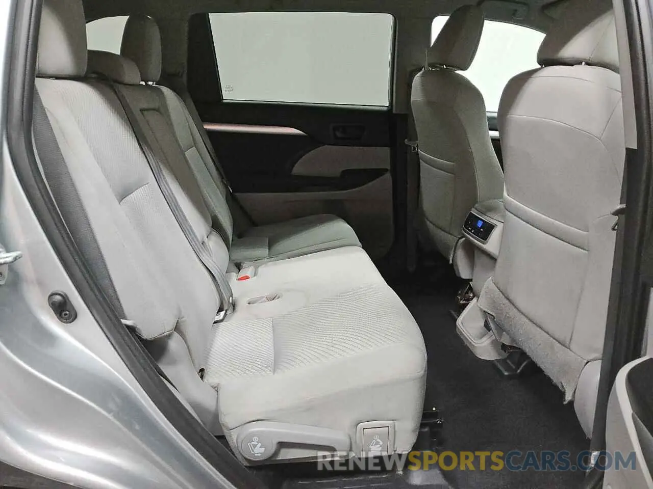 11 fotografías del automóvil dañado 5TDBZRFH4KS995995 TOYOTA HIGHLANDER 2019