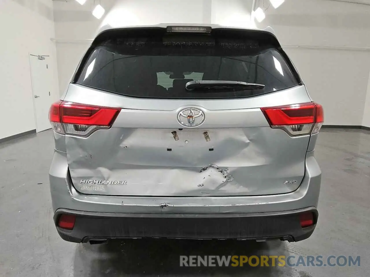 6 fotografías del automóvil dañado 5TDBZRFH4KS995995 TOYOTA HIGHLANDER 2019