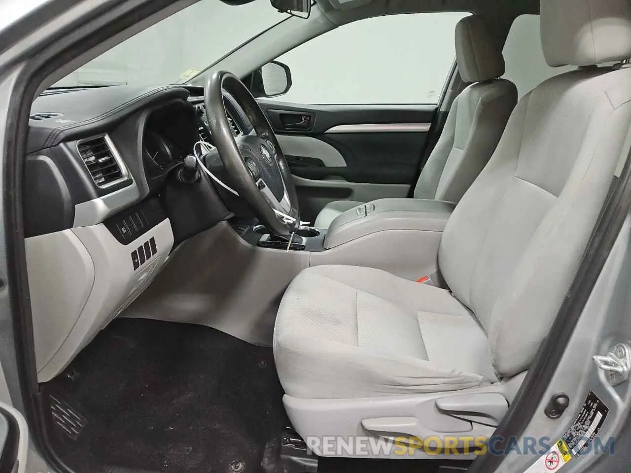 7 fotografías del automóvil dañado 5TDBZRFH4KS995995 TOYOTA HIGHLANDER 2019
