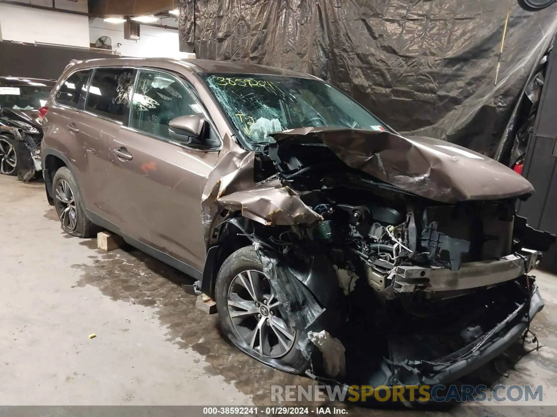 1 fotografías del automóvil dañado 5TDBZRFH4KS998752 TOYOTA HIGHLANDER 2019