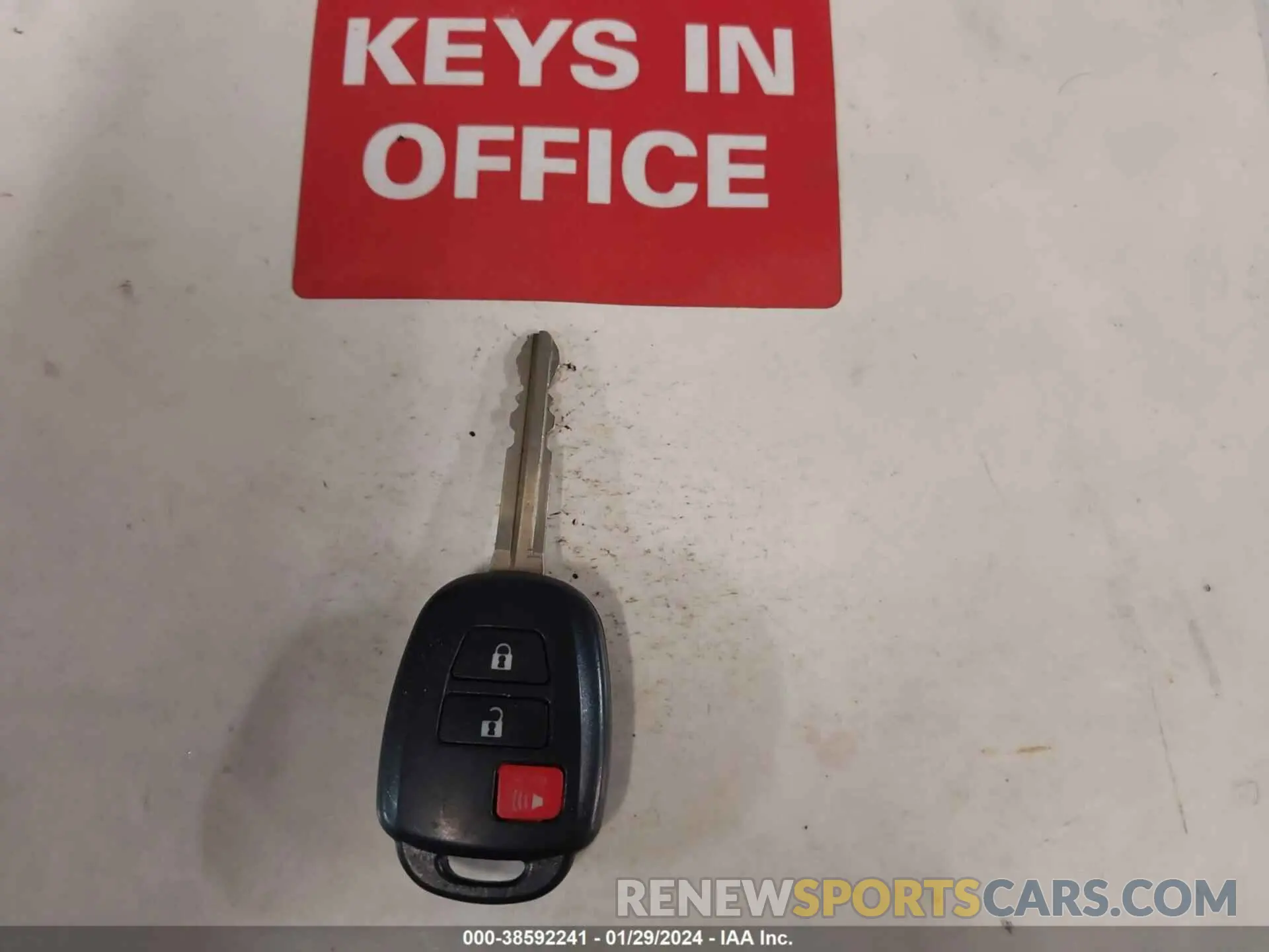 11 fotografías del automóvil dañado 5TDBZRFH4KS998752 TOYOTA HIGHLANDER 2019
