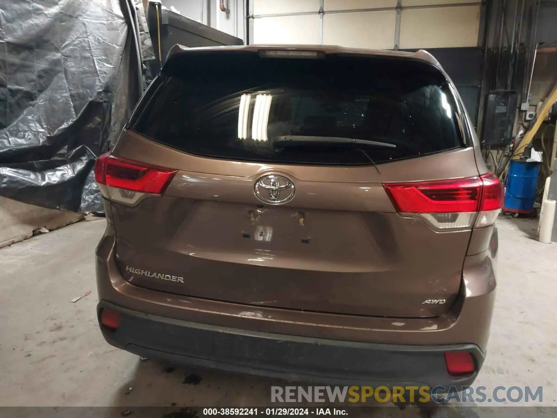 17 fotografías del automóvil dañado 5TDBZRFH4KS998752 TOYOTA HIGHLANDER 2019