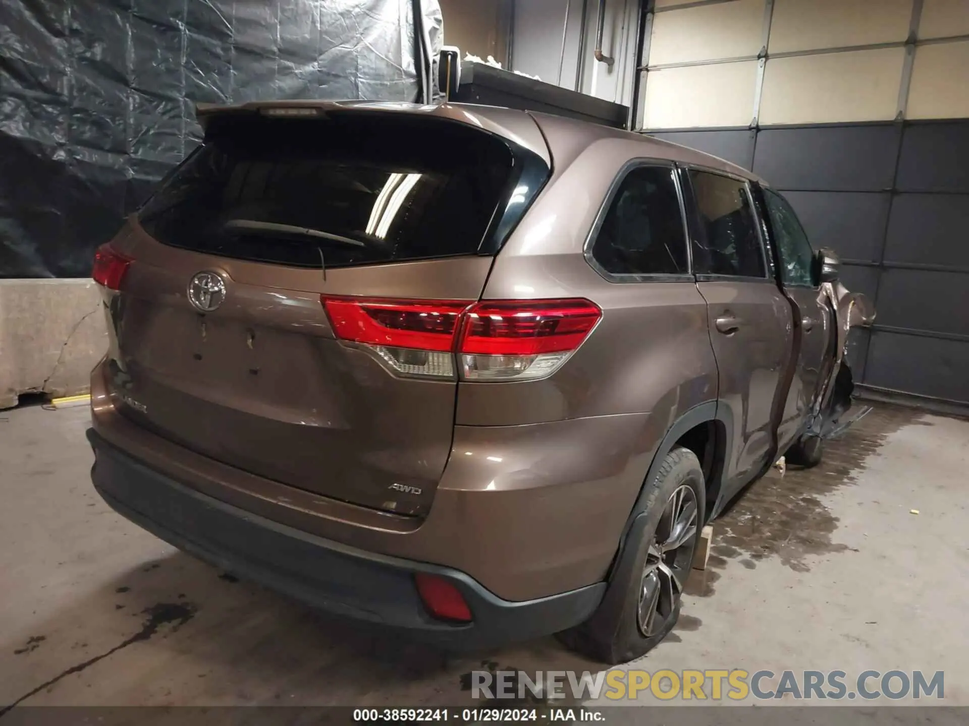 4 fotografías del automóvil dañado 5TDBZRFH4KS998752 TOYOTA HIGHLANDER 2019