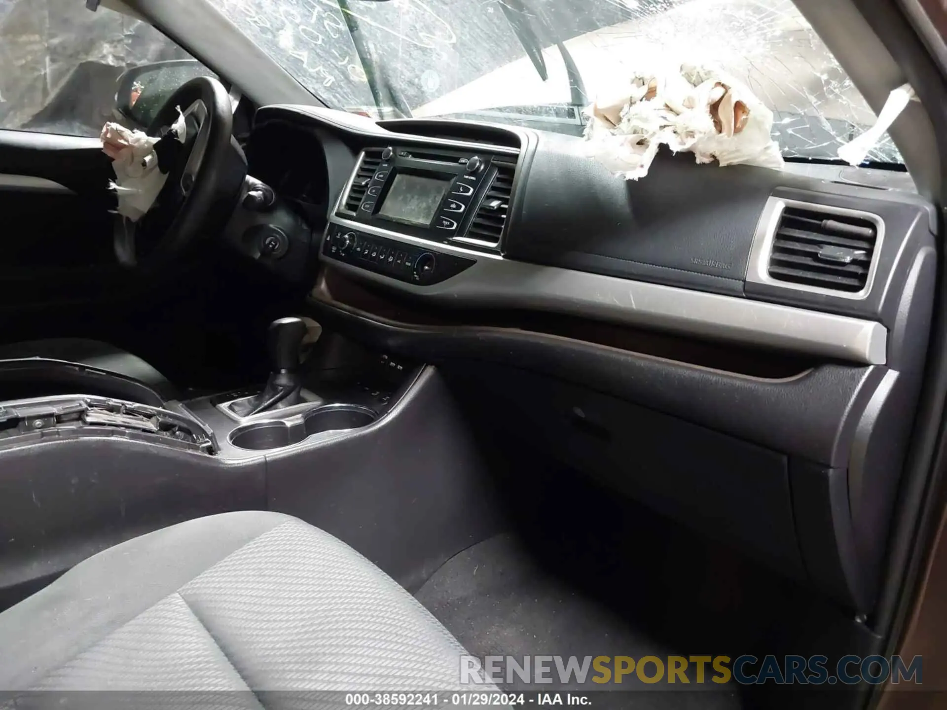 5 fotografías del automóvil dañado 5TDBZRFH4KS998752 TOYOTA HIGHLANDER 2019
