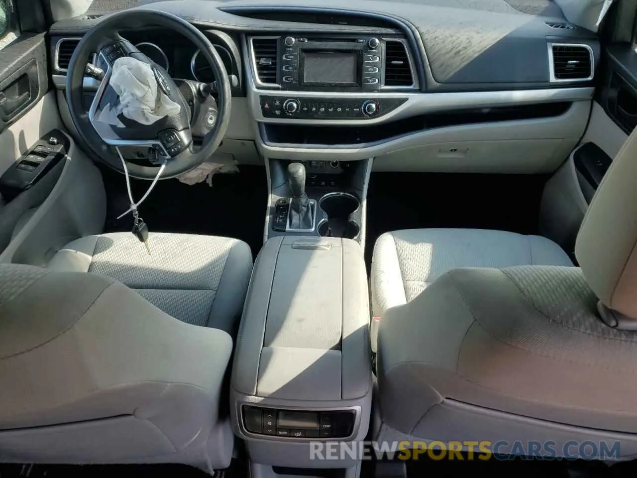 8 fotografías del automóvil dañado 5TDBZRFH5KS707188 TOYOTA HIGHLANDER 2019