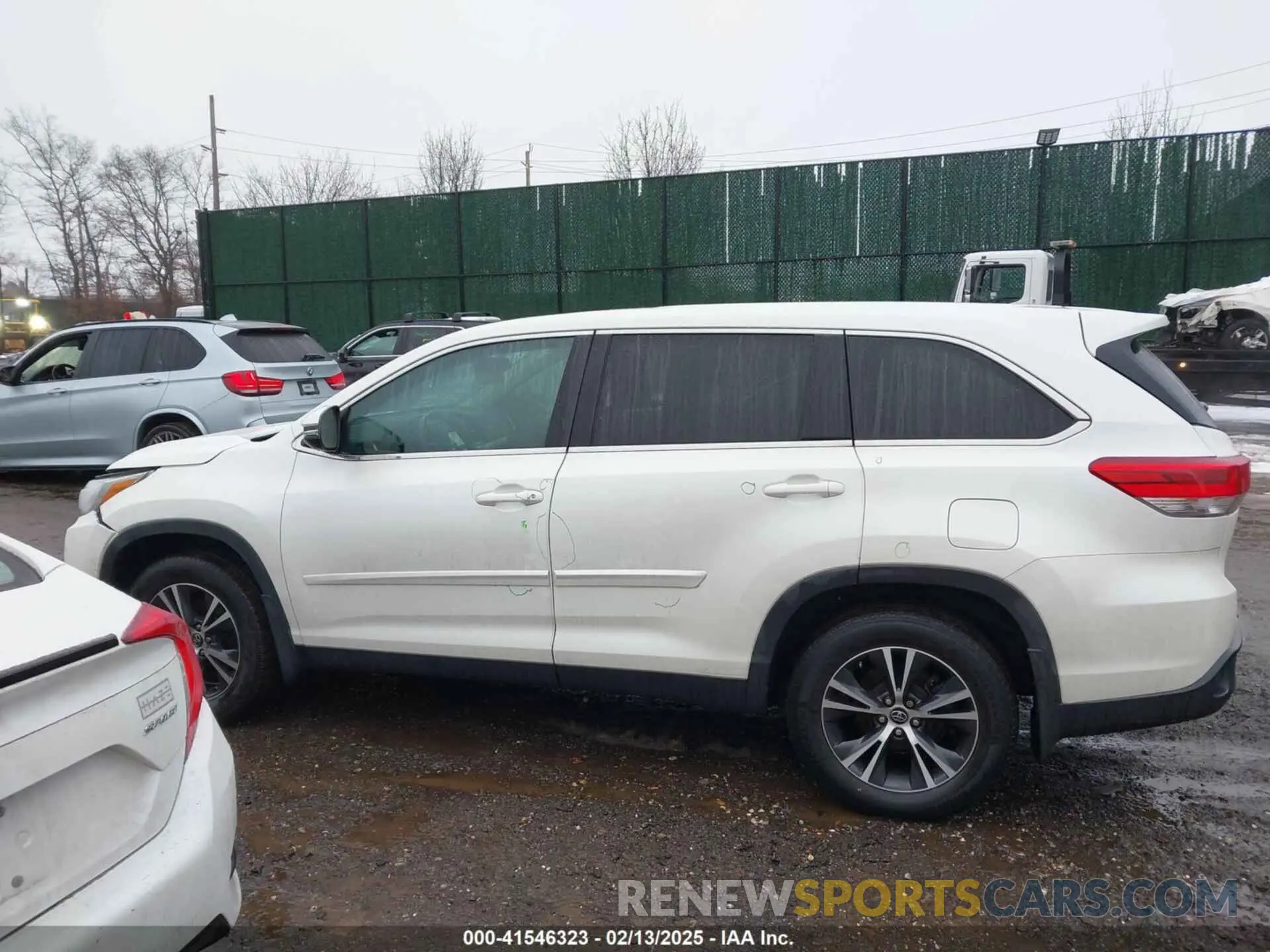 14 fotografías del automóvil dañado 5TDBZRFH5KS720457 TOYOTA HIGHLANDER 2019
