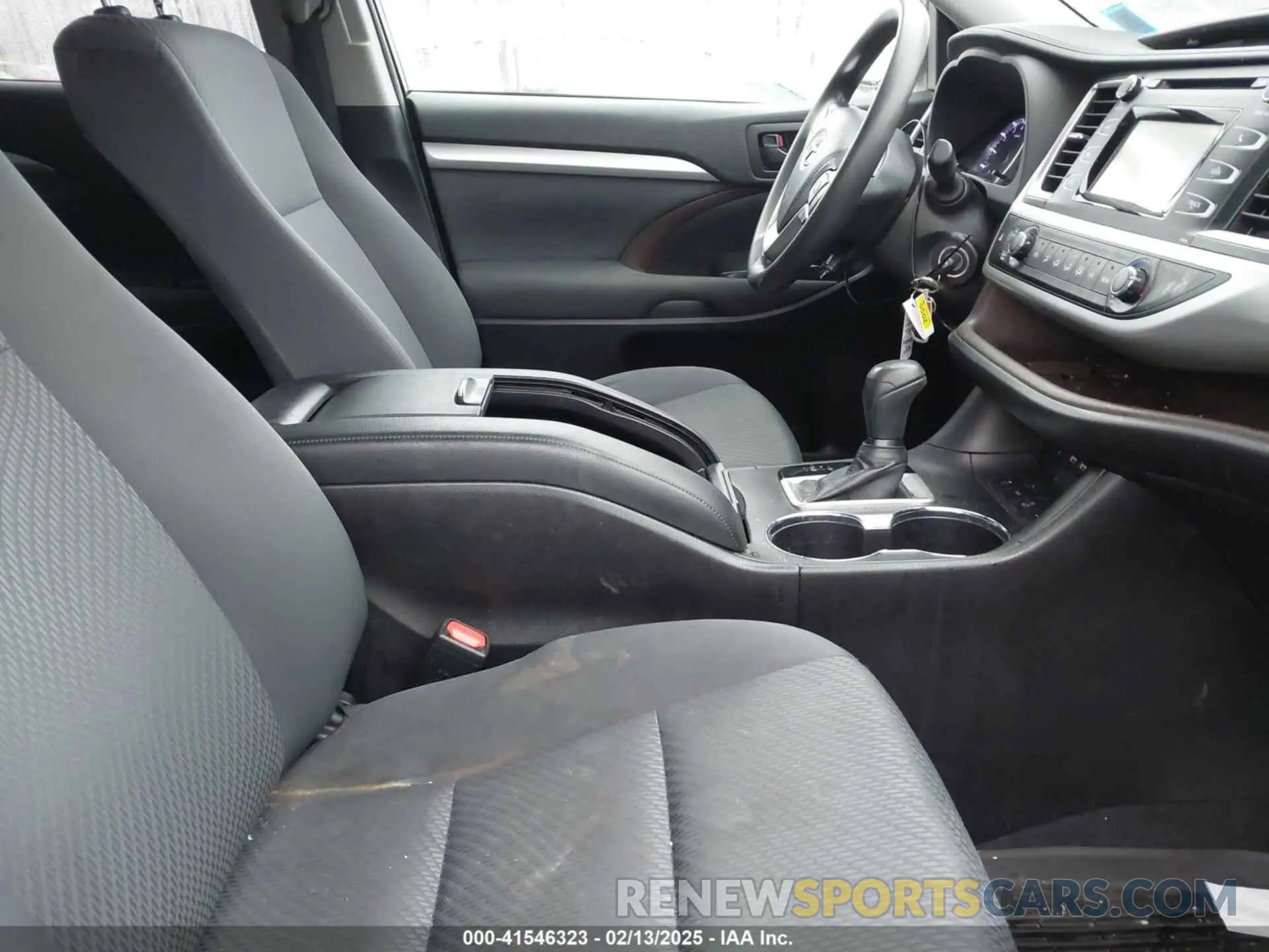 5 fotografías del automóvil dañado 5TDBZRFH5KS720457 TOYOTA HIGHLANDER 2019