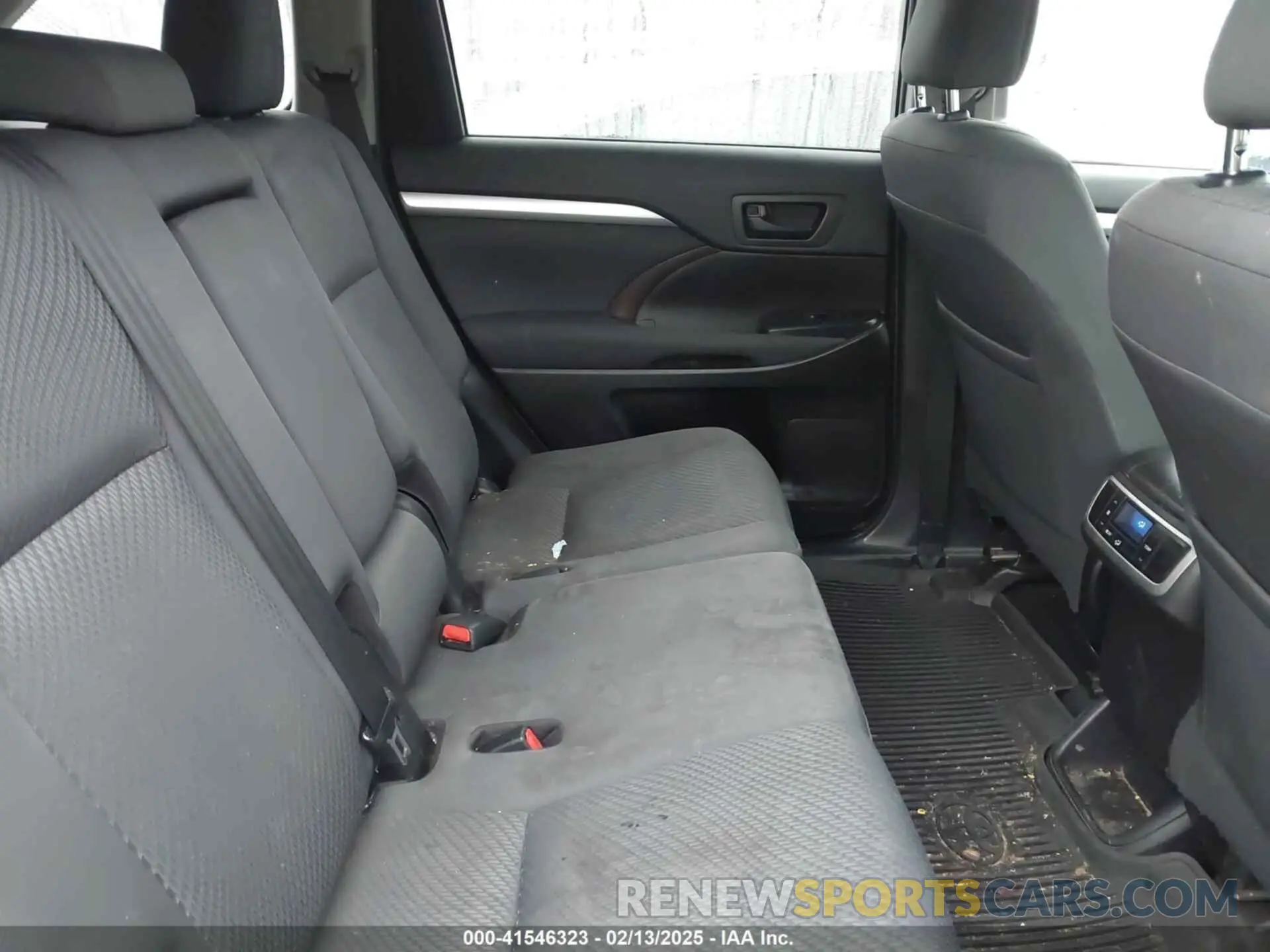 8 fotografías del automóvil dañado 5TDBZRFH5KS720457 TOYOTA HIGHLANDER 2019