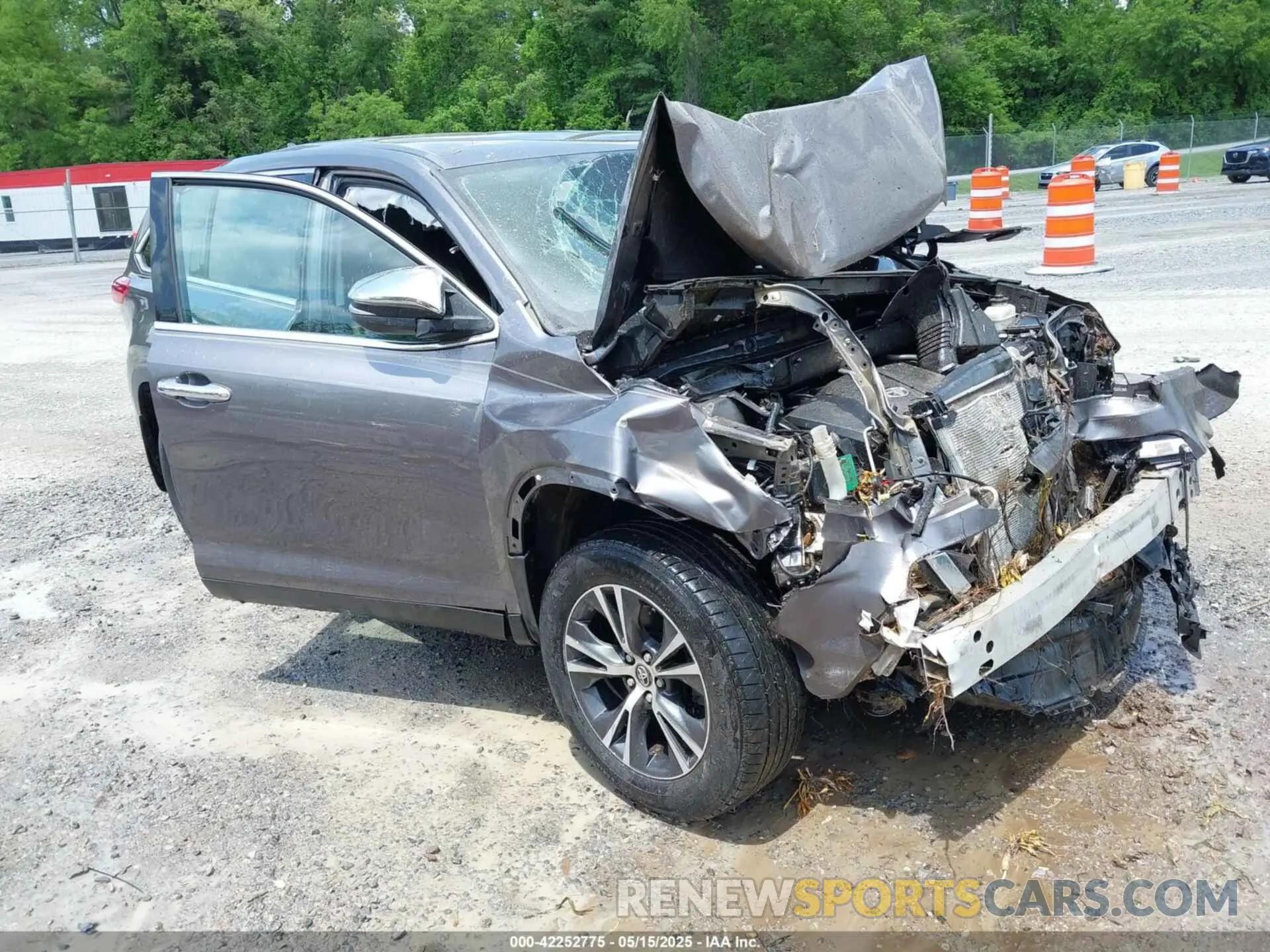 1 fotografías del automóvil dañado 5TDBZRFH5KS722354 TOYOTA HIGHLANDER 2019