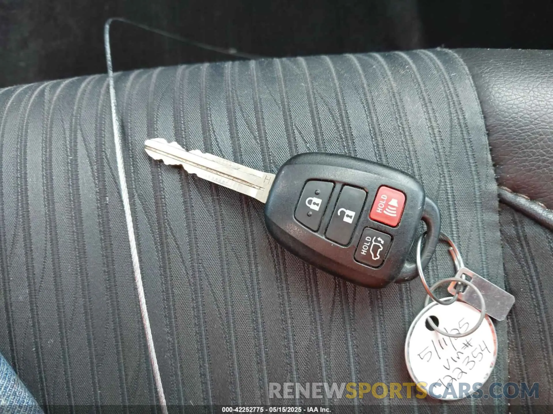 11 fotografías del automóvil dañado 5TDBZRFH5KS722354 TOYOTA HIGHLANDER 2019