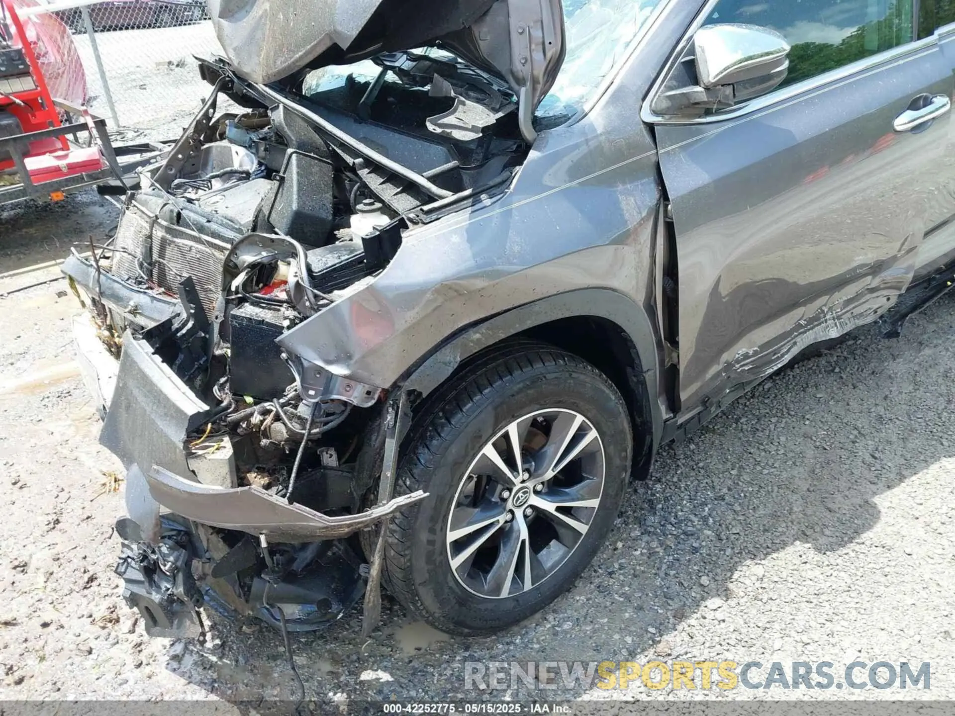 12 fotografías del automóvil dañado 5TDBZRFH5KS722354 TOYOTA HIGHLANDER 2019