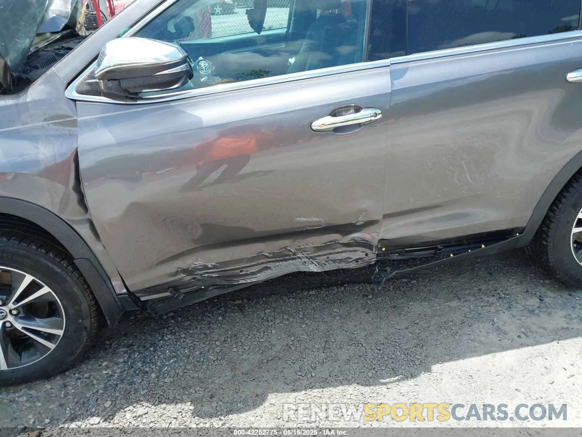 13 fotografías del automóvil dañado 5TDBZRFH5KS722354 TOYOTA HIGHLANDER 2019