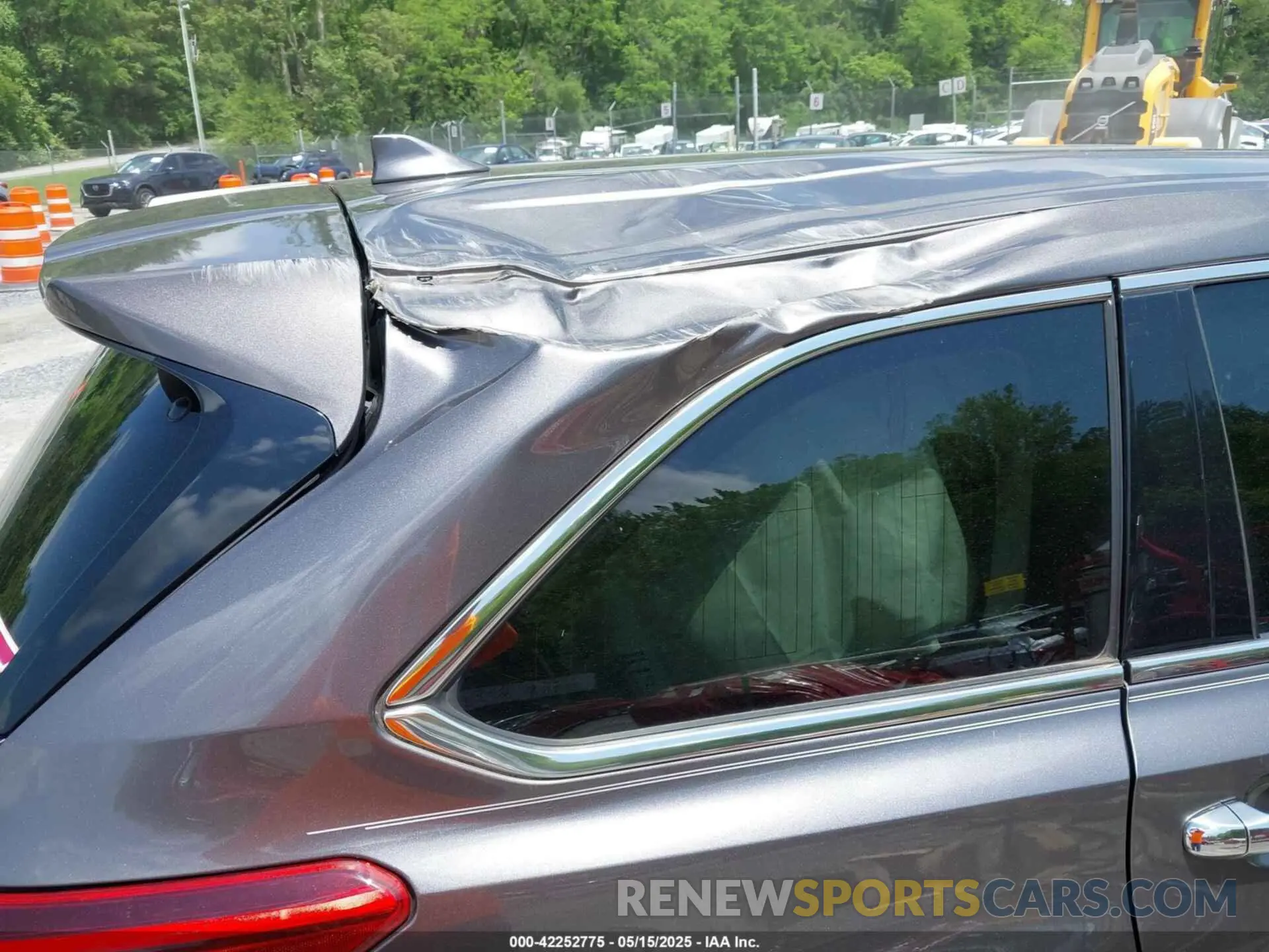 14 fotografías del automóvil dañado 5TDBZRFH5KS722354 TOYOTA HIGHLANDER 2019
