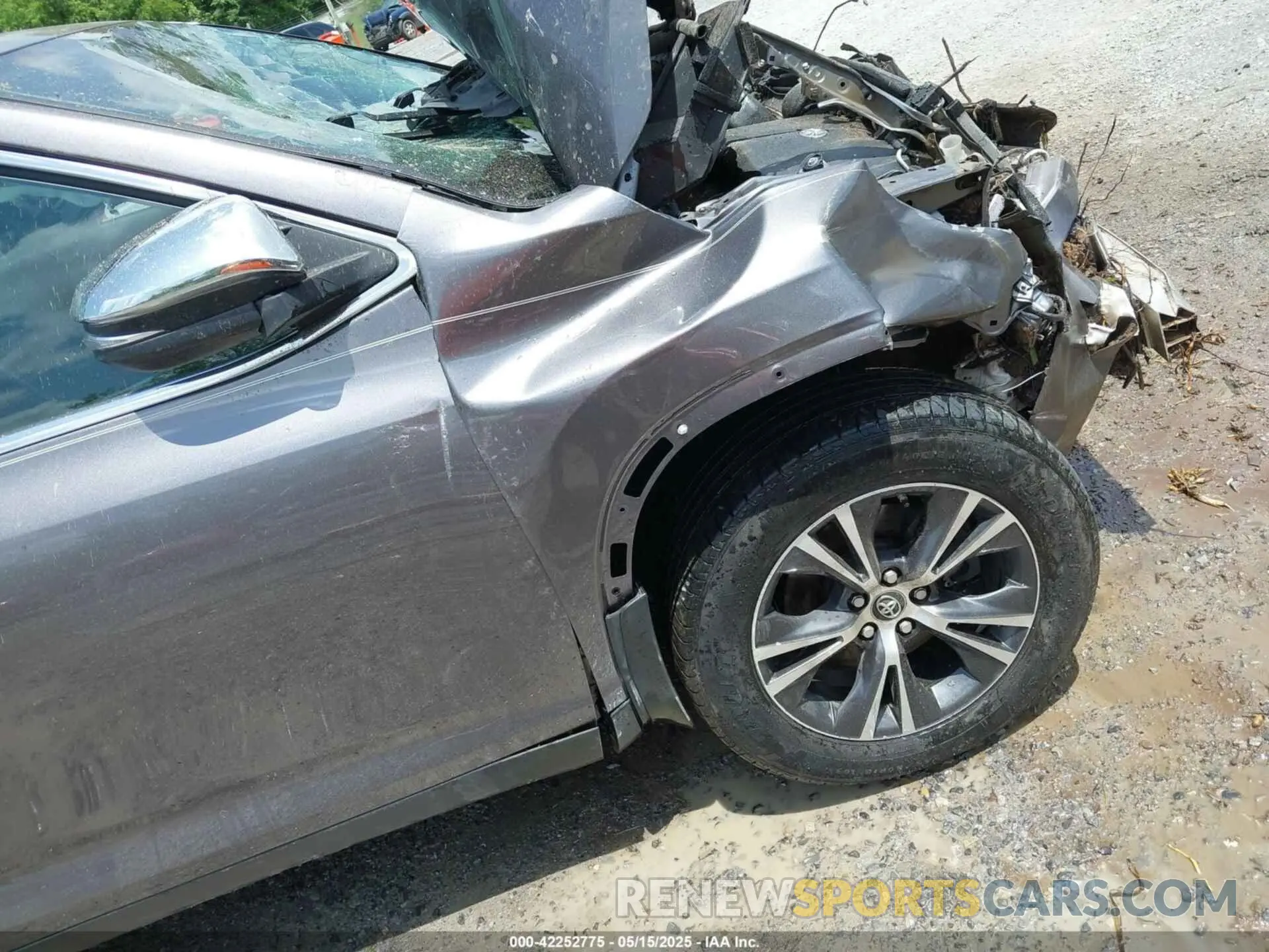 15 fotografías del automóvil dañado 5TDBZRFH5KS722354 TOYOTA HIGHLANDER 2019