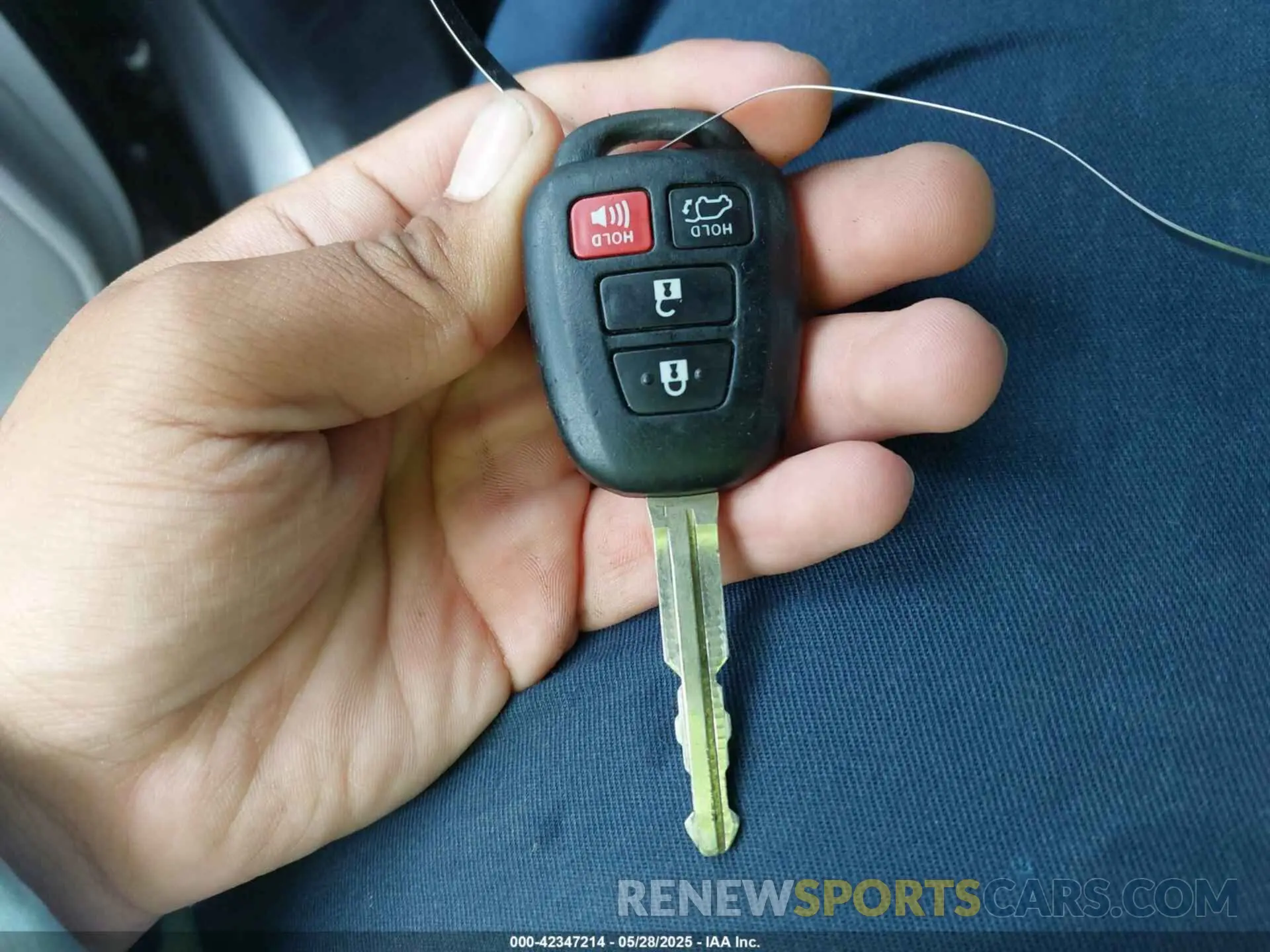 11 fotografías del automóvil dañado 5TDBZRFH5KS736089 TOYOTA HIGHLANDER 2019