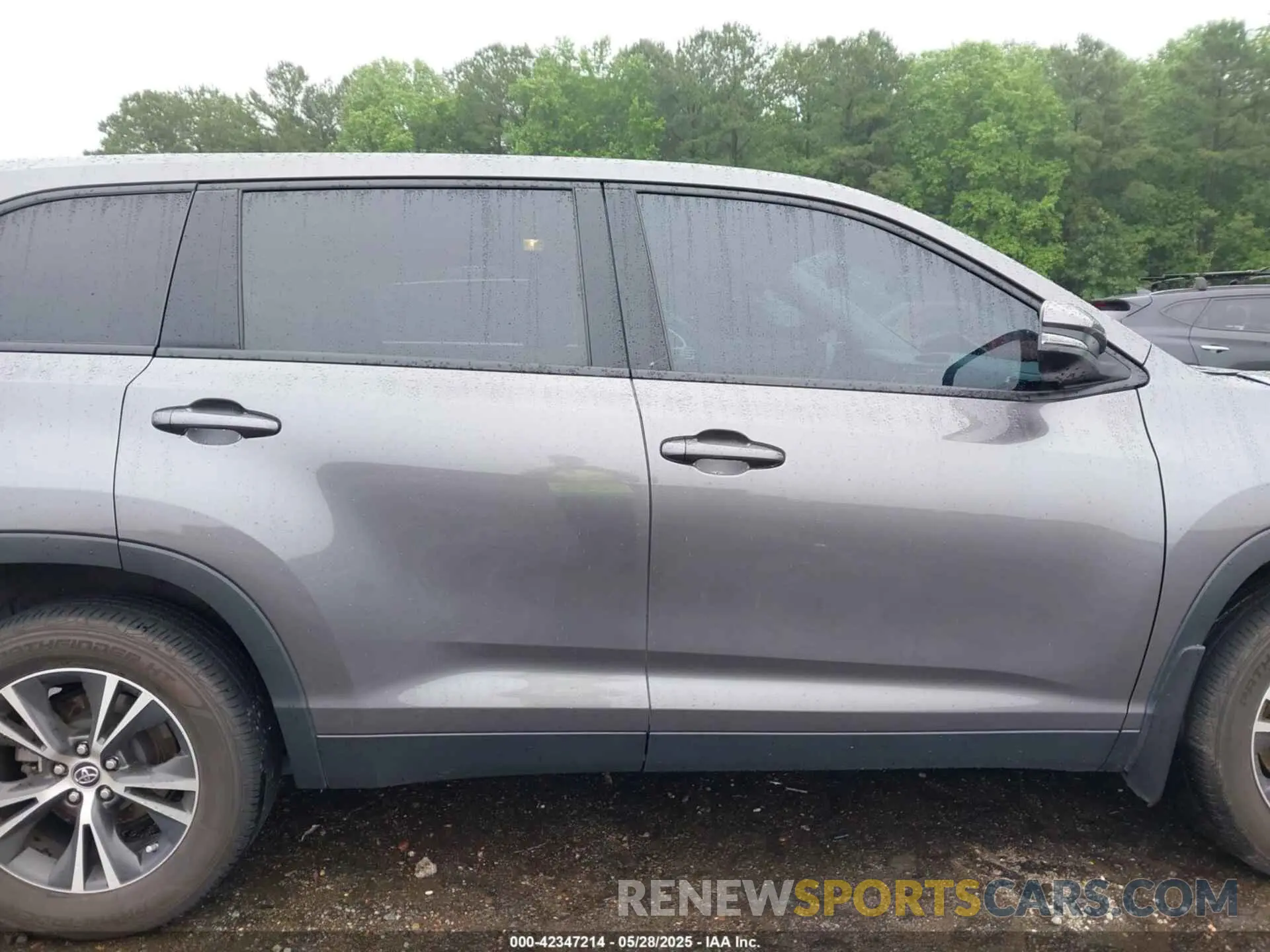 13 fotografías del automóvil dañado 5TDBZRFH5KS736089 TOYOTA HIGHLANDER 2019