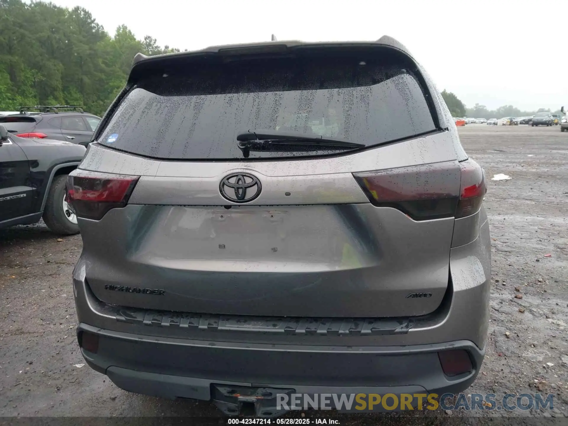16 fotografías del automóvil dañado 5TDBZRFH5KS736089 TOYOTA HIGHLANDER 2019