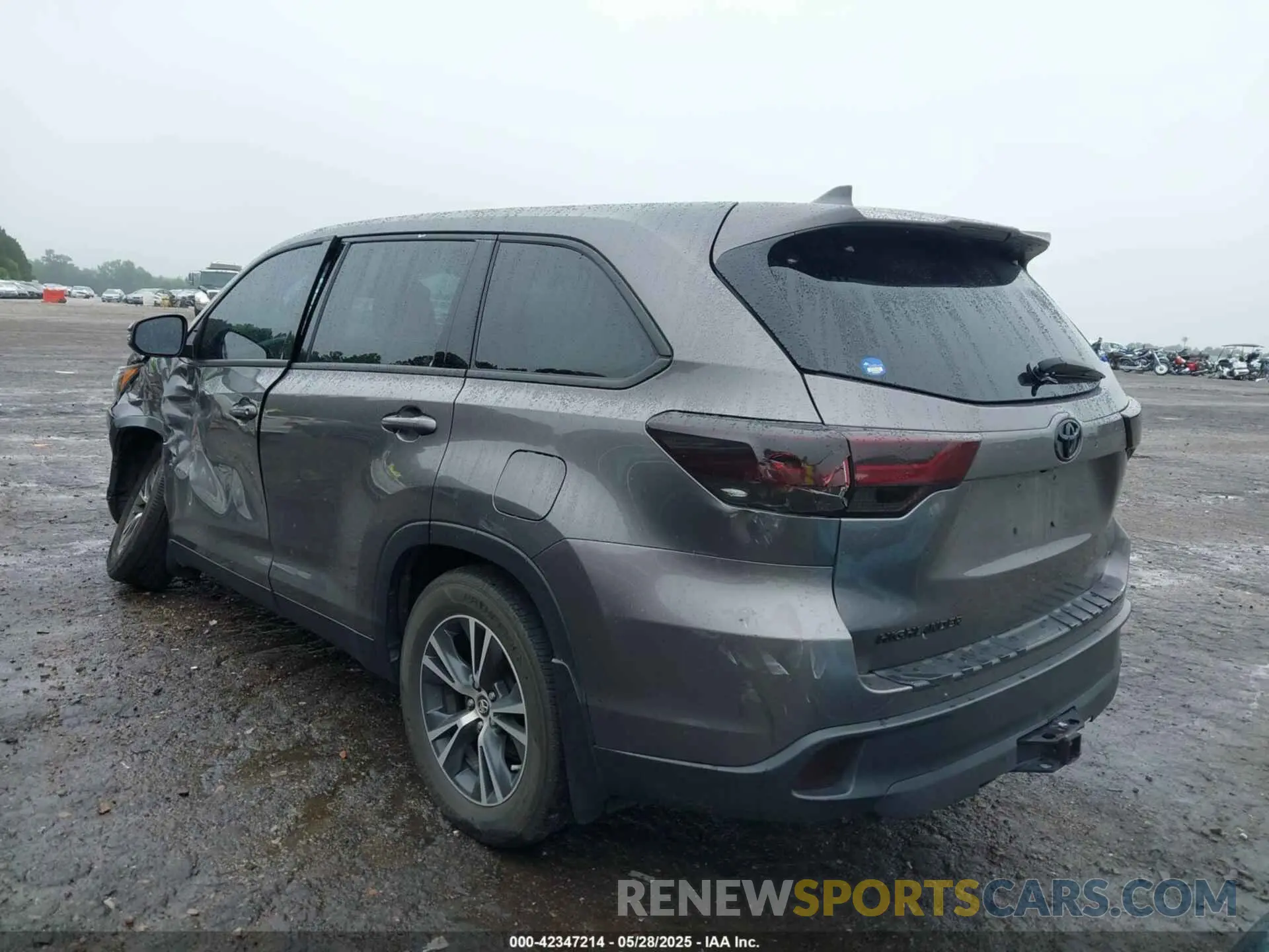 3 fotografías del automóvil dañado 5TDBZRFH5KS736089 TOYOTA HIGHLANDER 2019