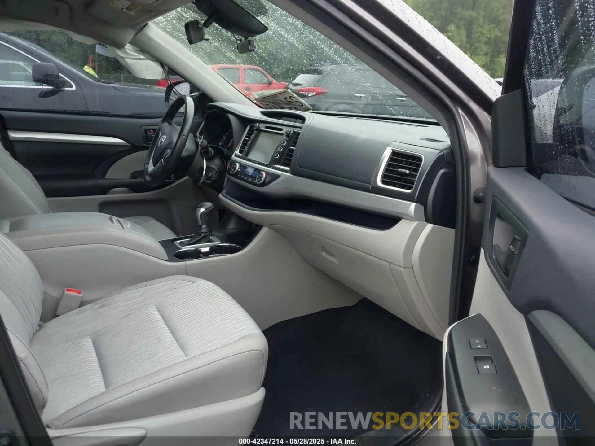 5 fotografías del automóvil dañado 5TDBZRFH5KS736089 TOYOTA HIGHLANDER 2019