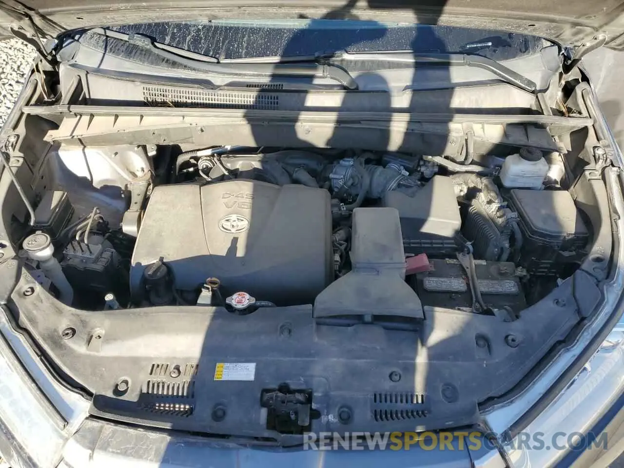 12 fotografías del automóvil dañado 5TDBZRFH5KS737310 TOYOTA HIGHLANDER 2019