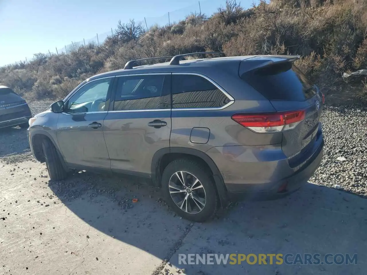 2 fotografías del automóvil dañado 5TDBZRFH5KS737310 TOYOTA HIGHLANDER 2019