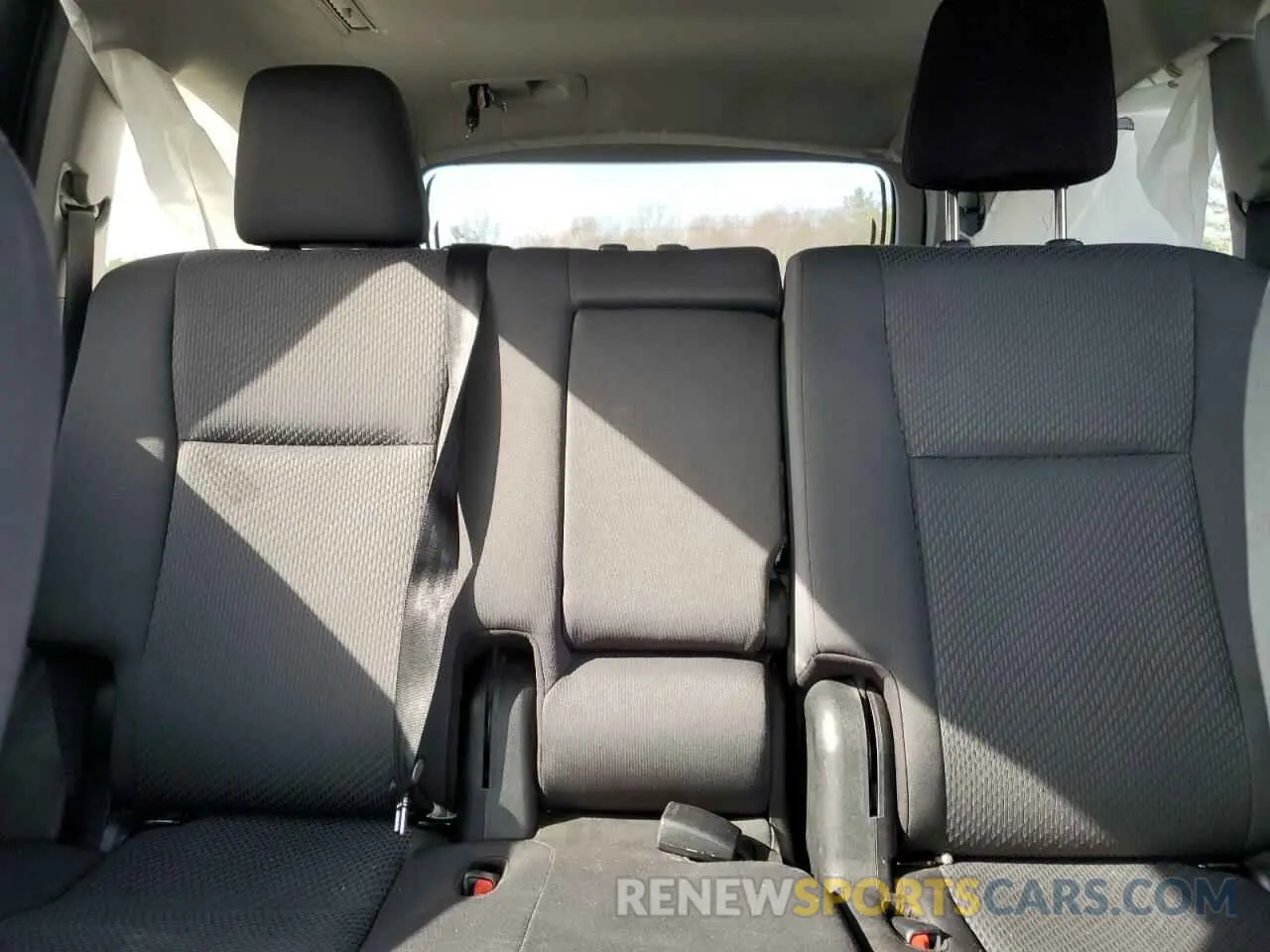 10 fotografías del automóvil dañado 5TDBZRFH5KS739042 TOYOTA HIGHLANDER 2019