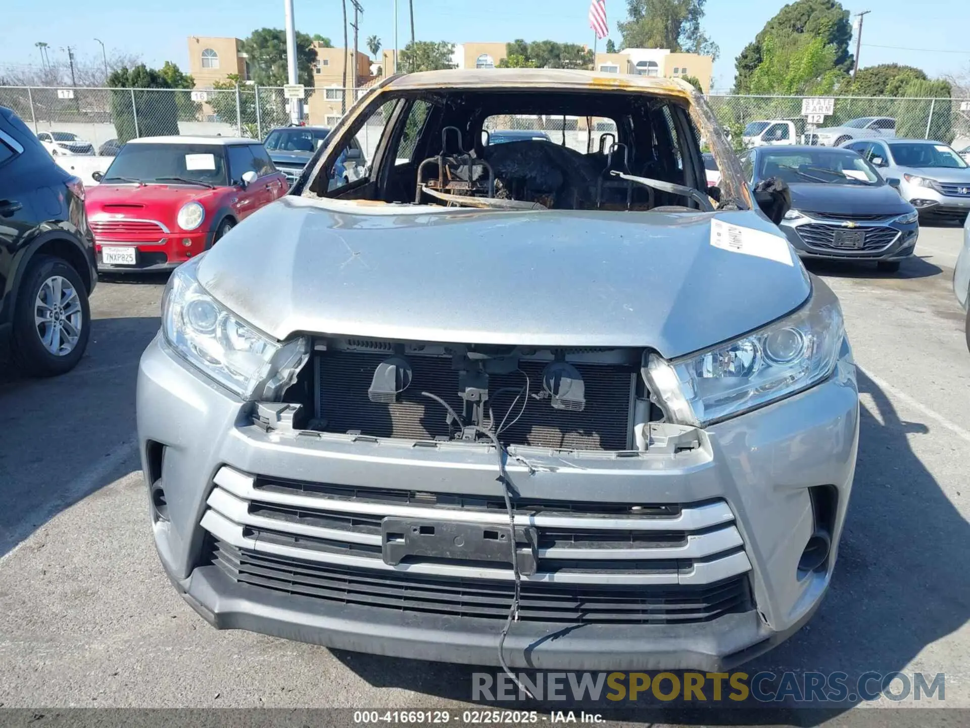 11 fotografías del automóvil dañado 5TDBZRFH5KS916530 TOYOTA HIGHLANDER 2019