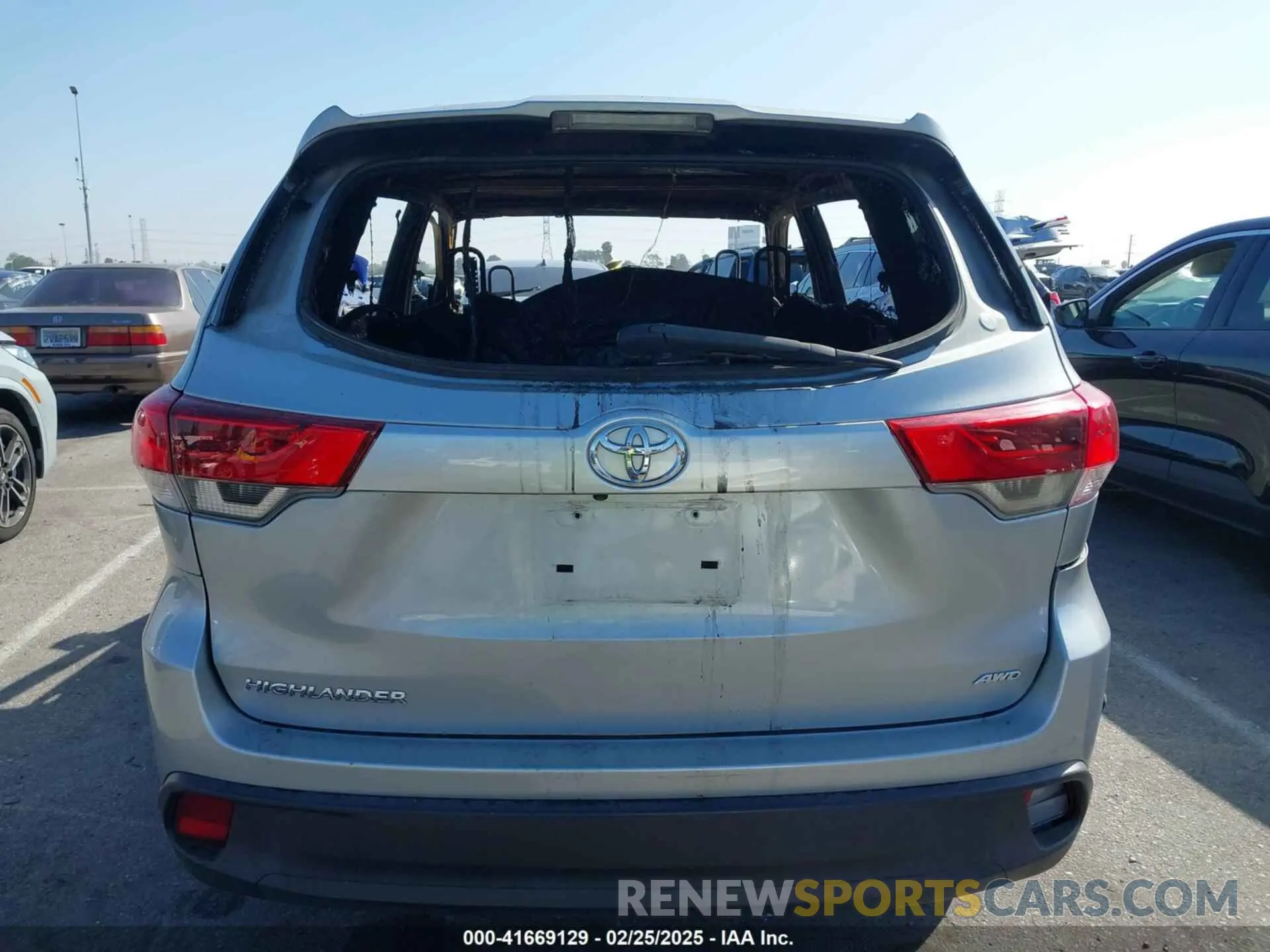 15 fotografías del automóvil dañado 5TDBZRFH5KS916530 TOYOTA HIGHLANDER 2019