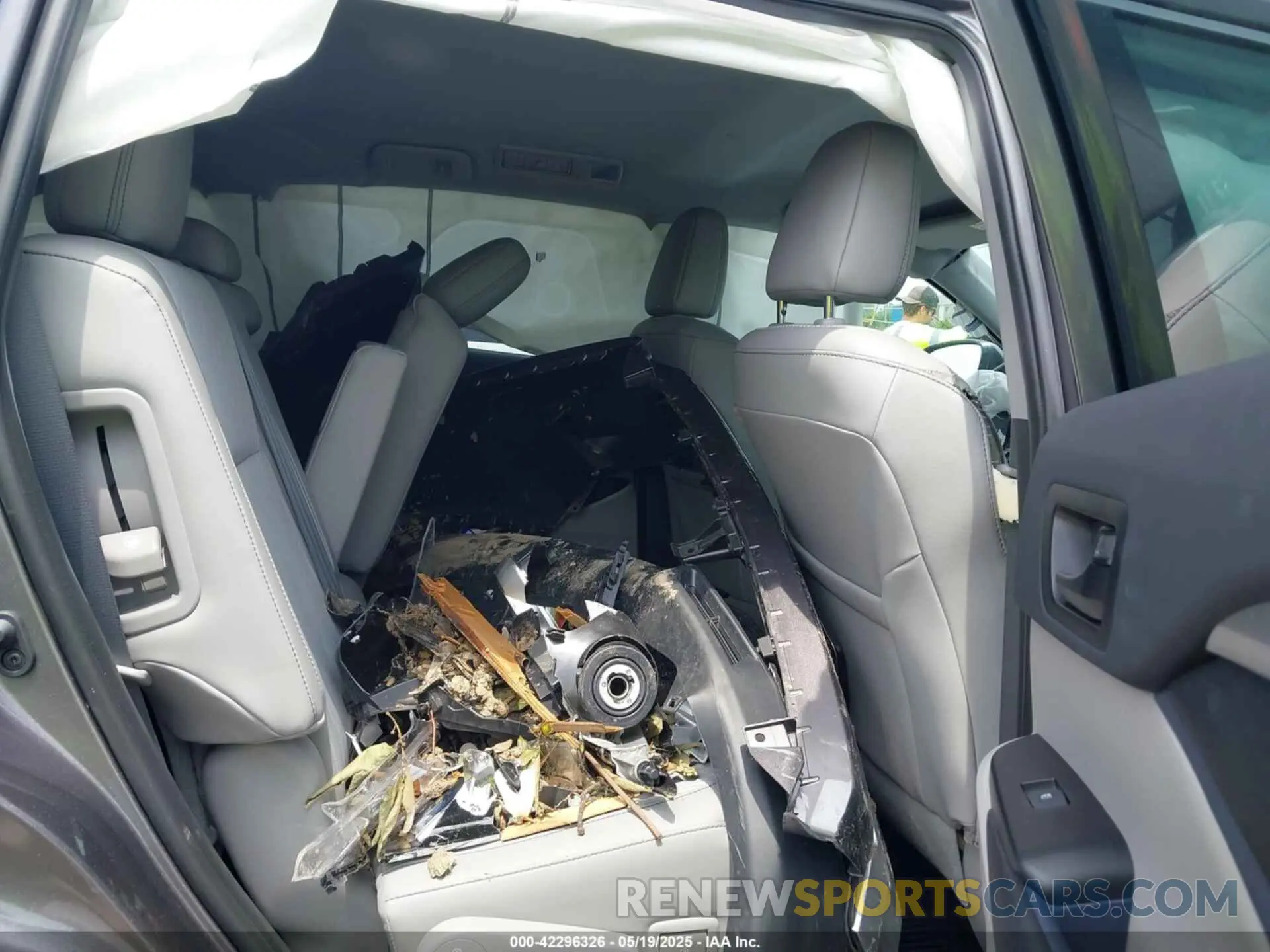 8 fotografías del automóvil dañado 5TDBZRFH6KS718068 TOYOTA HIGHLANDER 2019