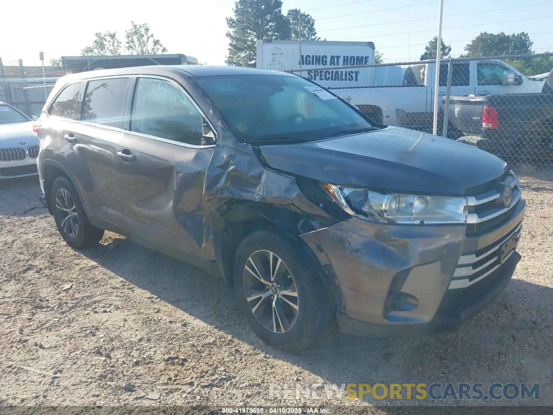 1 fotografías del automóvil dañado 5TDBZRFH6KS945258 TOYOTA HIGHLANDER 2019