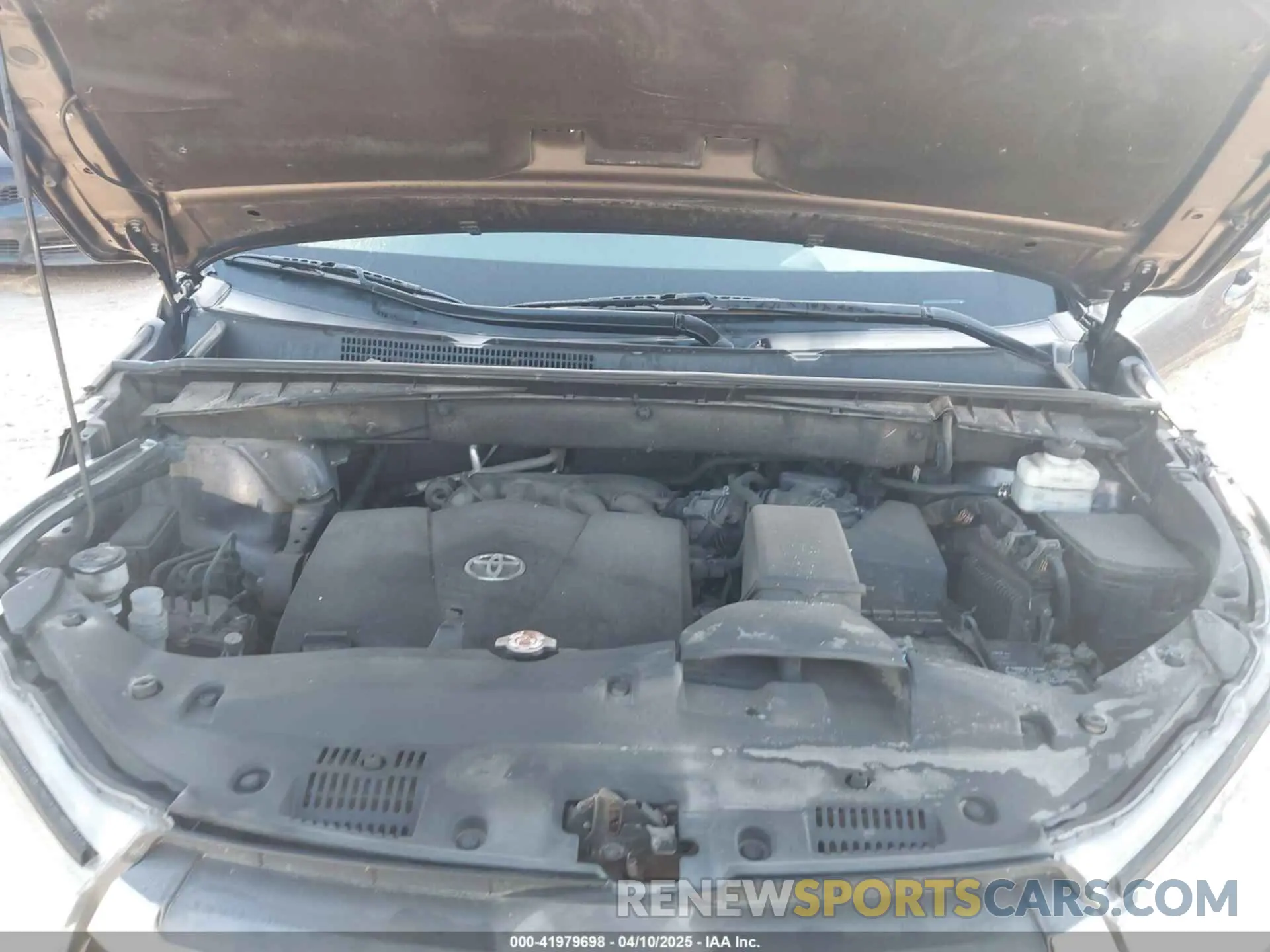 10 fotografías del automóvil dañado 5TDBZRFH6KS945258 TOYOTA HIGHLANDER 2019