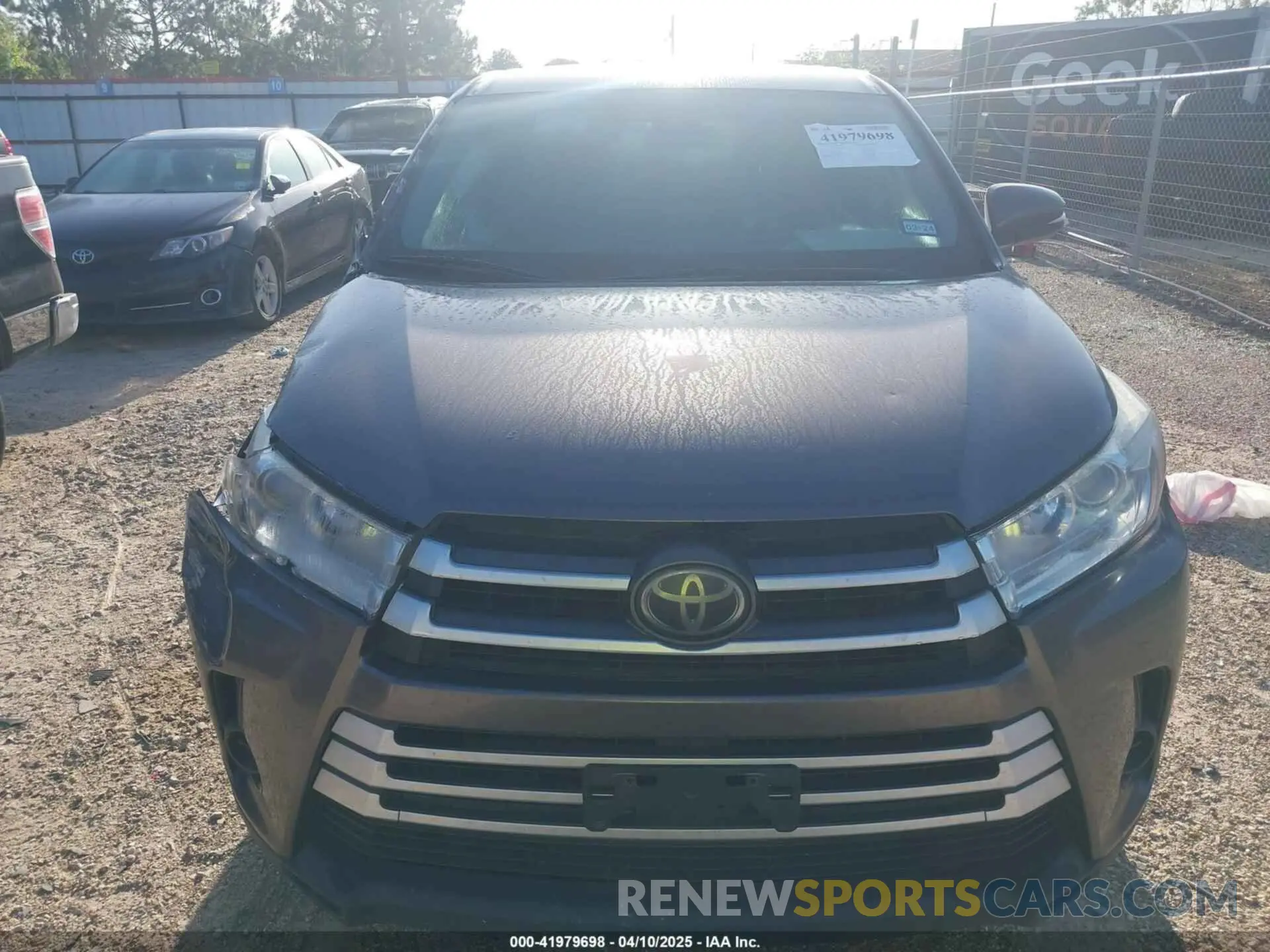 12 fotografías del automóvil dañado 5TDBZRFH6KS945258 TOYOTA HIGHLANDER 2019