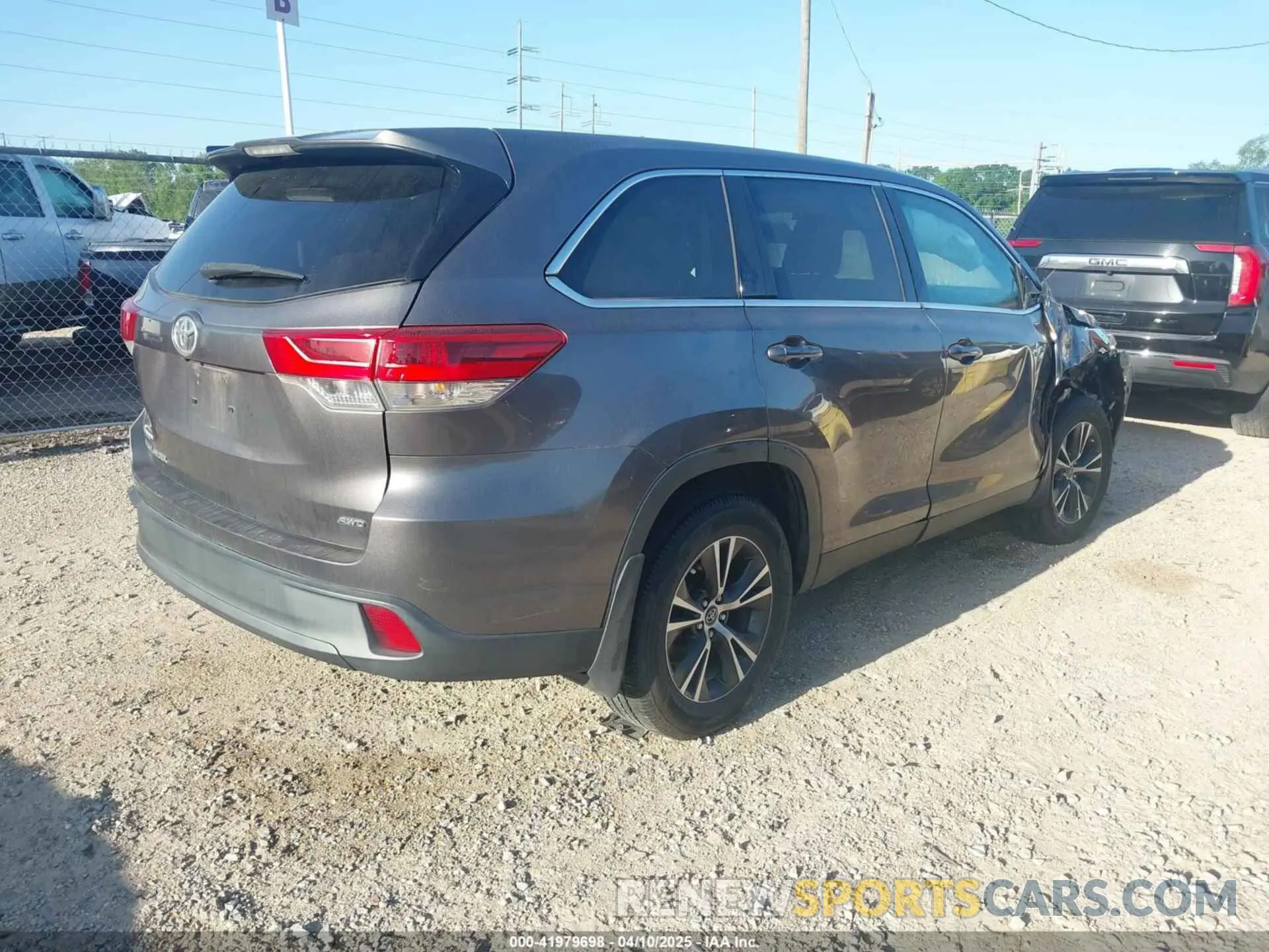4 fotografías del automóvil dañado 5TDBZRFH6KS945258 TOYOTA HIGHLANDER 2019