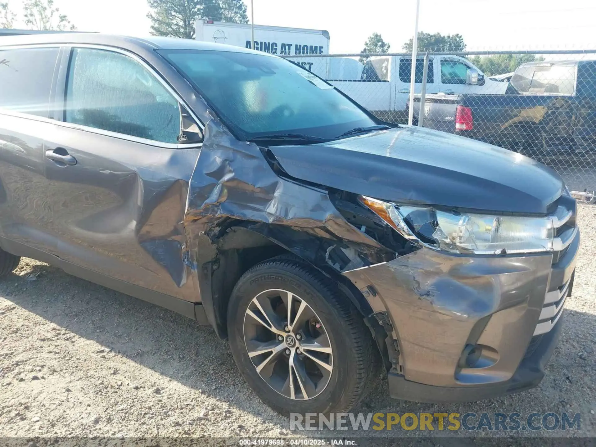 6 fotografías del automóvil dañado 5TDBZRFH6KS945258 TOYOTA HIGHLANDER 2019